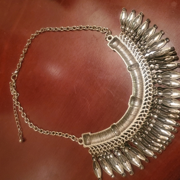 Metal and black bib necklace - Picture 3 of 9